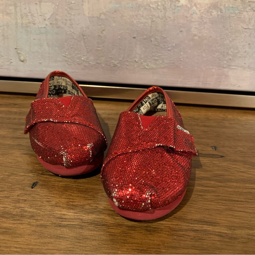 Toms Toddler Girls Ruby Red Sparkly Slippers Size 7